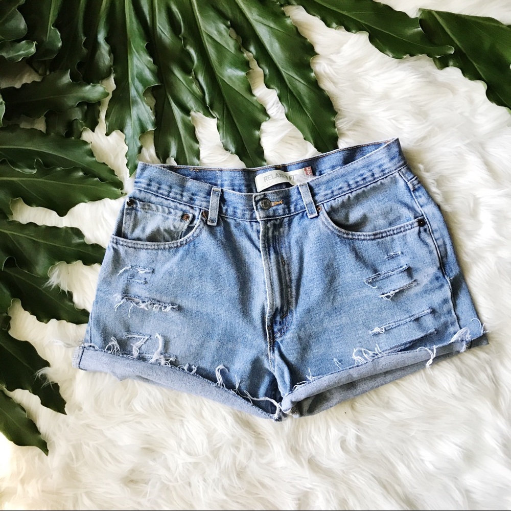 Levi’s 550 Distressed Cut-offs (34)
